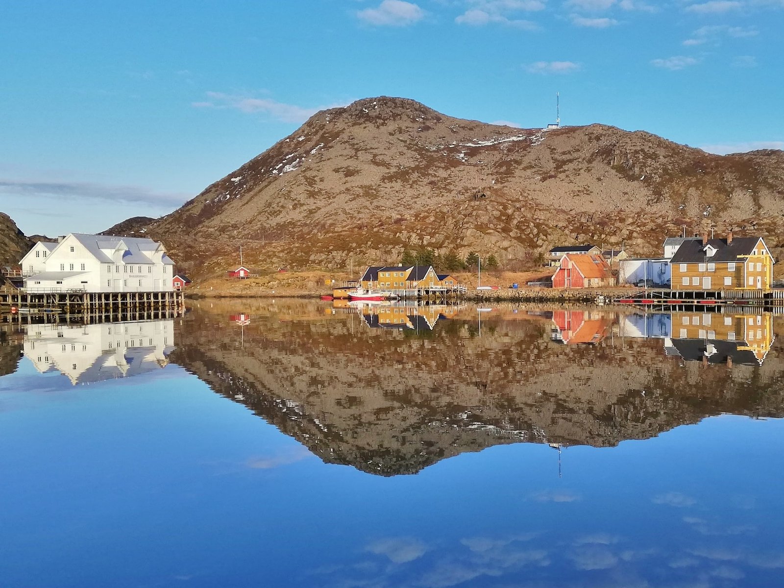 Skrova harbour reflection